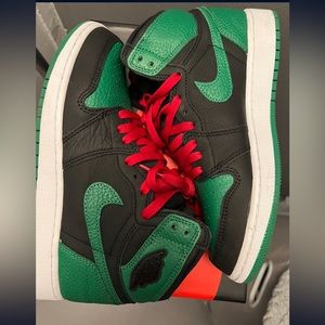 Air Jordan 1 Retro High OG Black/Pine Green Size 6.5Y